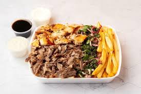 طبق شاورما + سلطة + صوص + خبز